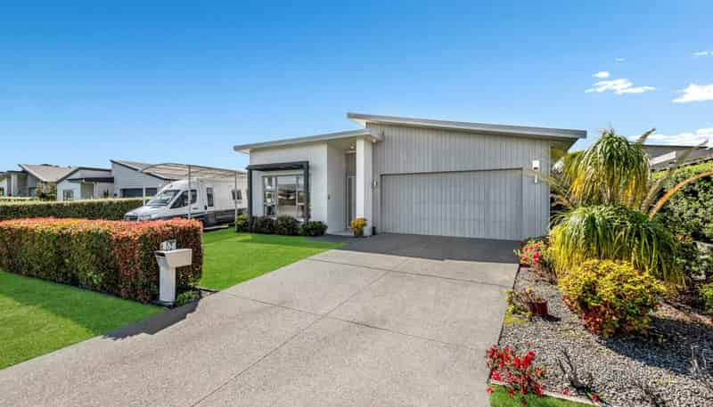 6 Lydiard Place, Beachlands