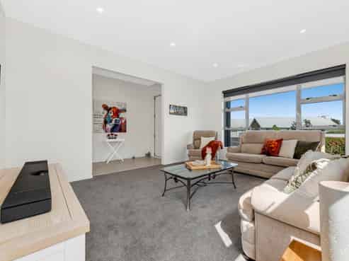 6 Lydiard Place, Beachlands