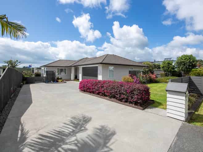 93 Liberty Crescent, Beachlands