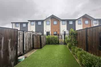 7/170 Don Buck Road, Massey