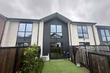 7/170 Don Buck Road, Massey