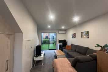 7/170 Don Buck Road, Massey