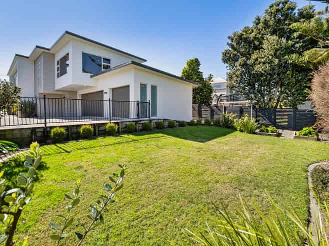 60 Karewa Parade, Papamoa