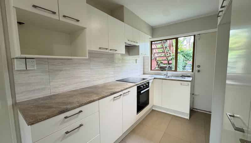 2/16 Knight Avenue, Mount Albert