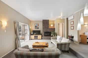 9 Tanoa Place, Glendene