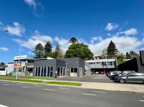 Prime City Fringe Office with 10 Car Parks