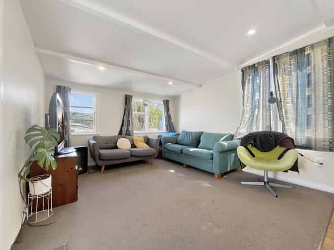 94 Russell Terrace, Newtown