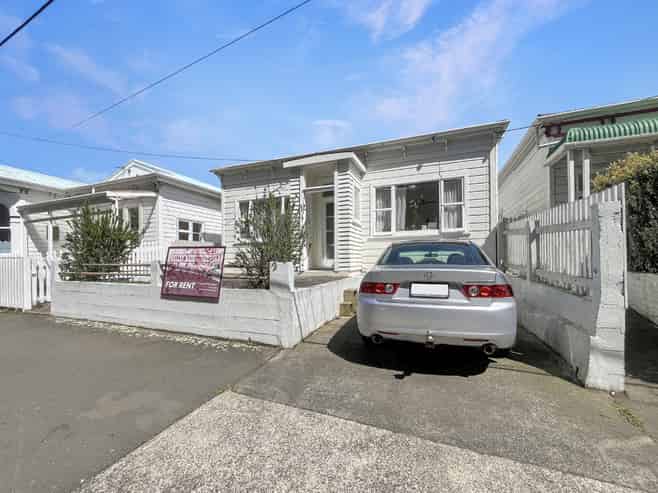 94 Russell Terrace, Newtown
