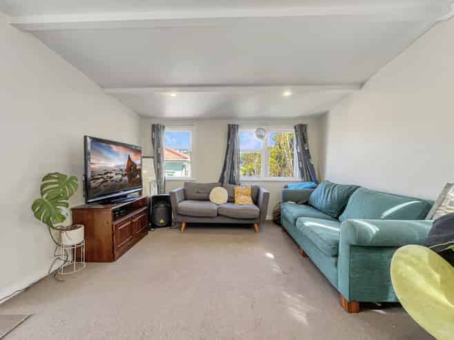94 Russell Terrace, Newtown