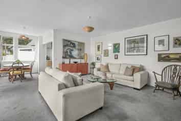 6/4 Gill Road, Eastbourne