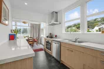6/4 Gill Road, Eastbourne