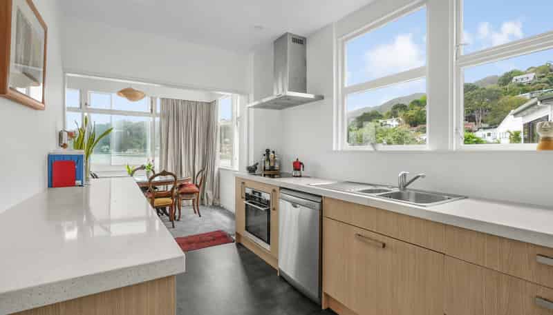 6/4 Gill Road, Eastbourne