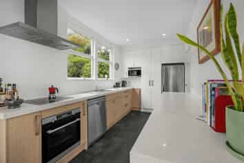 6/4 Gill Road, Eastbourne