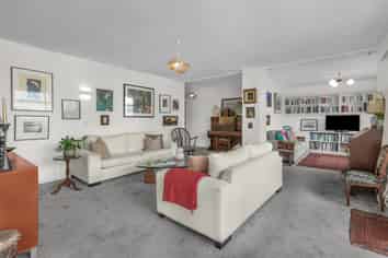6/4 Gill Road, Eastbourne