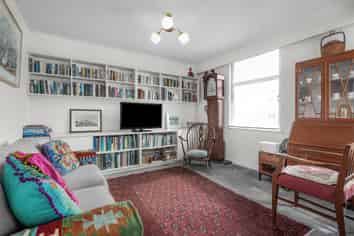 6/4 Gill Road, Eastbourne