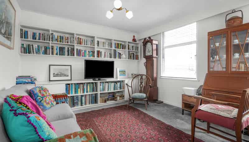 6/4 Gill Road, Eastbourne