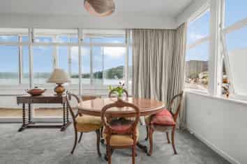 6/4 Gill Road, Eastbourne