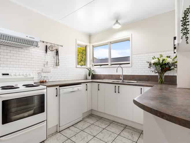 37 James Cook Street, Havelock North
