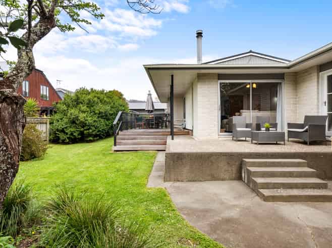 37 James Cook Street, Havelock North