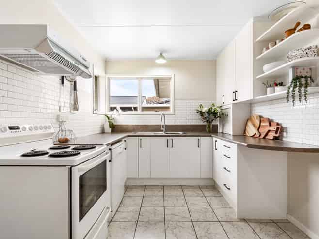 37 James Cook Street, Havelock North