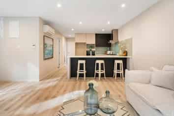8 Tagish Way, Orewa