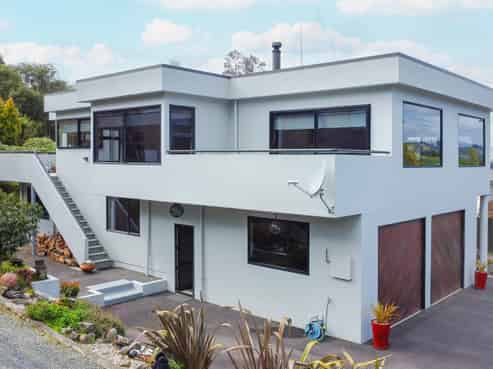 92 Hall Road, Sawyers Bay