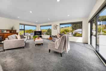 92 Hall Road, Sawyers Bay