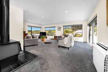 92 Hall Road, Sawyers Bay