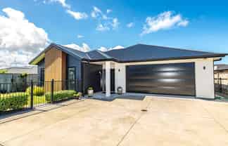 4 Simon Street, Tawhero