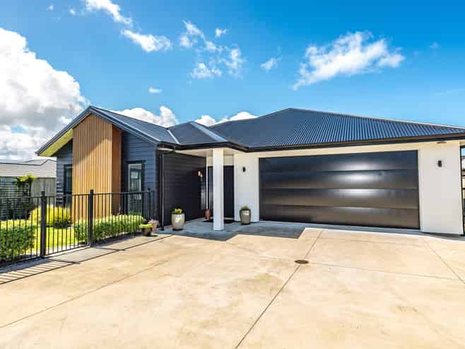 4 Simon Street, Tawhero