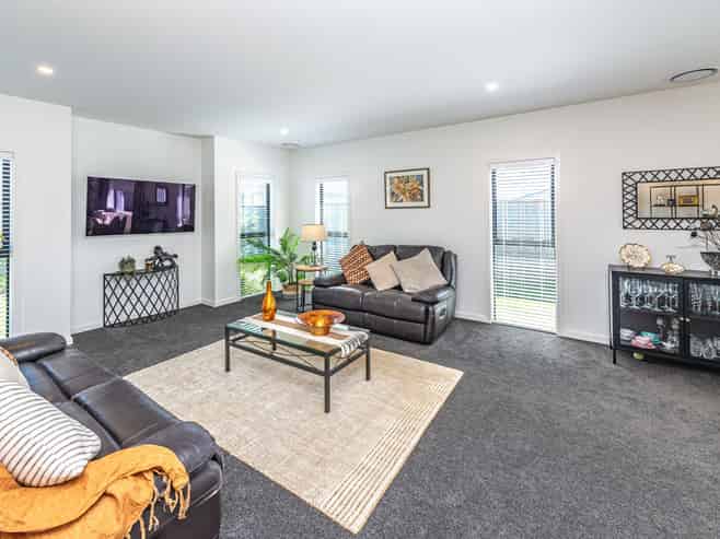 4 Simon Street, Tawhero