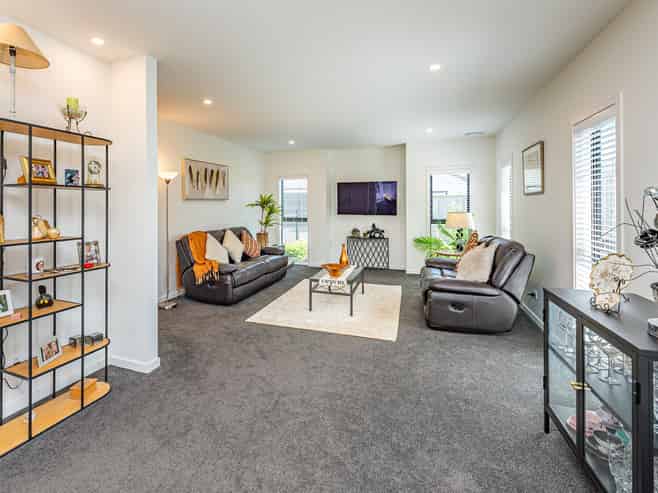 4 Simon Street, Tawhero