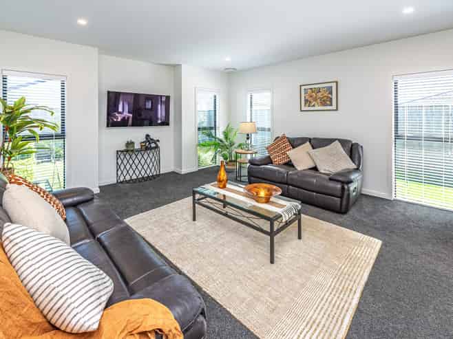 4 Simon Street, Tawhero
