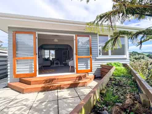 64 Mark Avenue, Paparangi