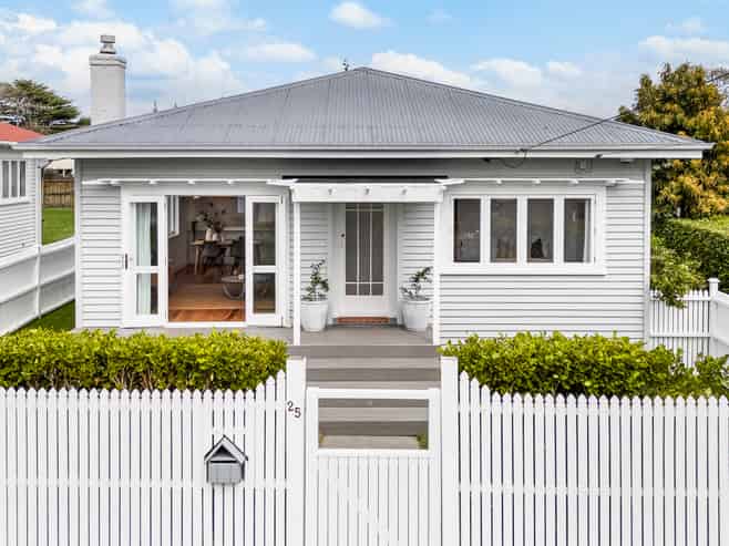 25 Ennismore Road, Mount Albert