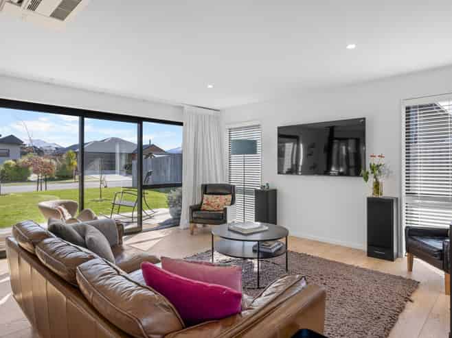 20 Pounamu Avenue, Albert Town