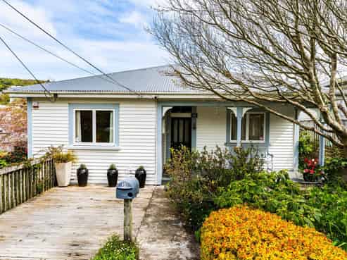 30 Lucknow Terrace, Khandallah