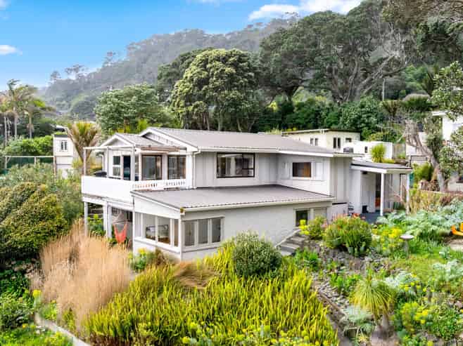 27 Domain Crescent, Muriwai