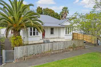 12 Malvern Road, Mount Albert
