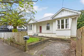 12 Malvern Road, Mount Albert