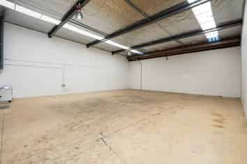 IMMACULATE INDUSTRIAL UNIT - 329M²
