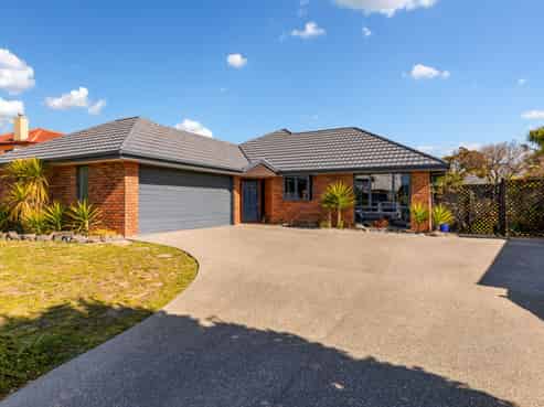 21 Eastwood Rise, Waimairi Beach