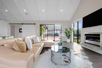 18 Reliance Crescent, Beachlands