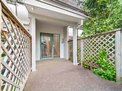 1C/223 Sunset Road, Sunnynook