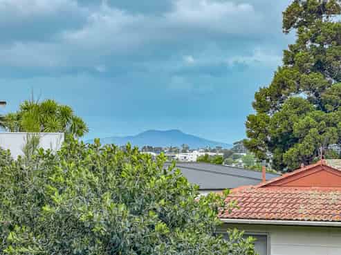 1C/223 Sunset Road, Sunnynook