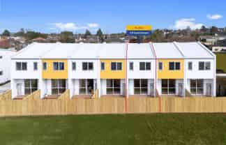 7/9 Coral Crescent, Panmure