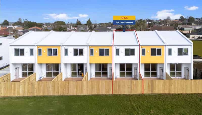 7/9 Coral Crescent, Panmure