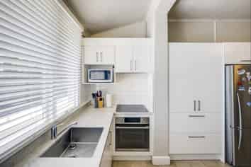 710 Queen Street West, Saint Leonards