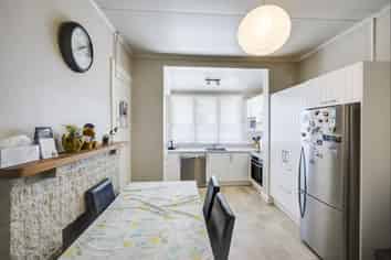 710 Queen Street West, Saint Leonards