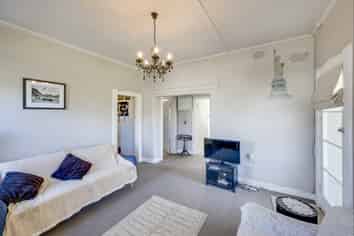 710 Queen Street West, Saint Leonards